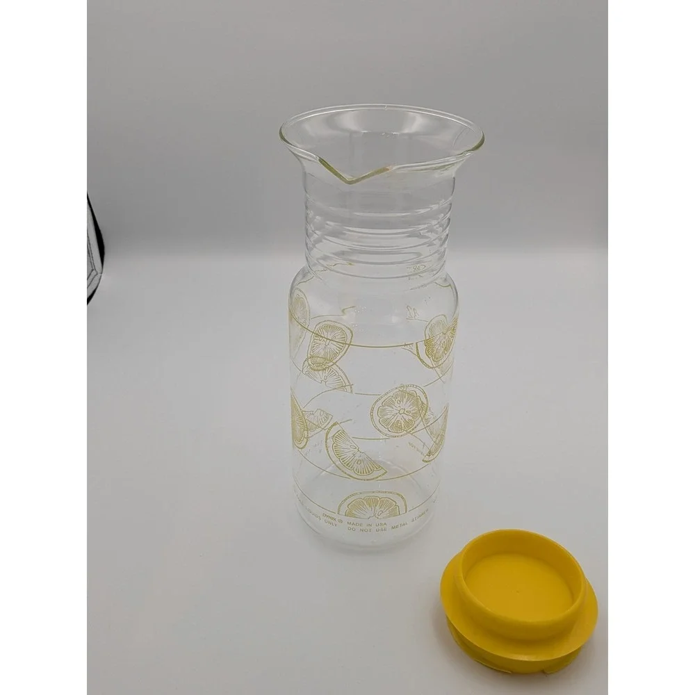 Vintage Pyrex Lemon Borosilicate Pitcher 1.5 Qt 7014 Yellow Juice Carafe 70s/80s
